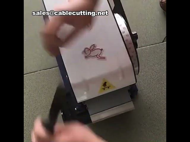 Półautomatyczna maszyna do nawilżania i cięcia papieru kraft – ekologiczne pakowanie
