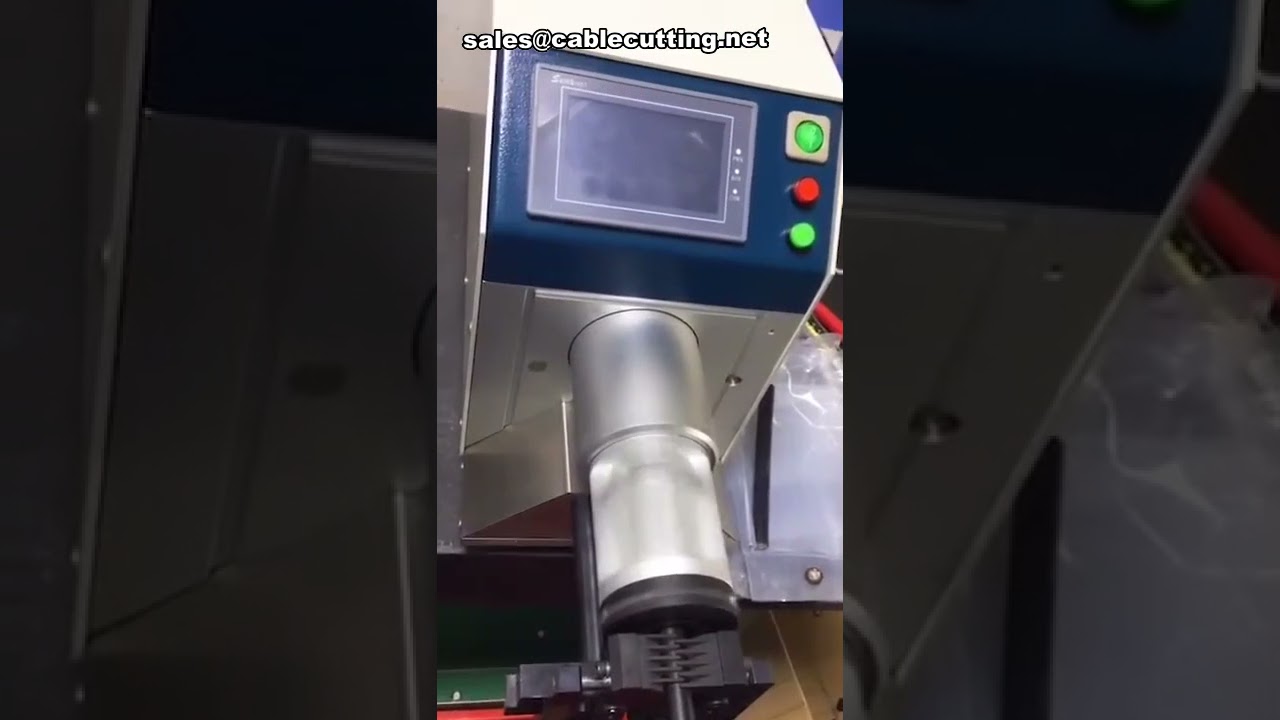 Coxial cable stripping machine for spiral cables