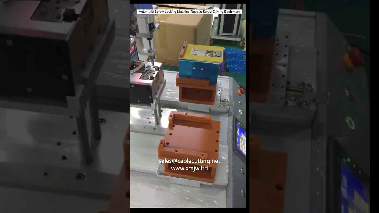 Automatyczna maszyna do wkręcania śrub z robotem